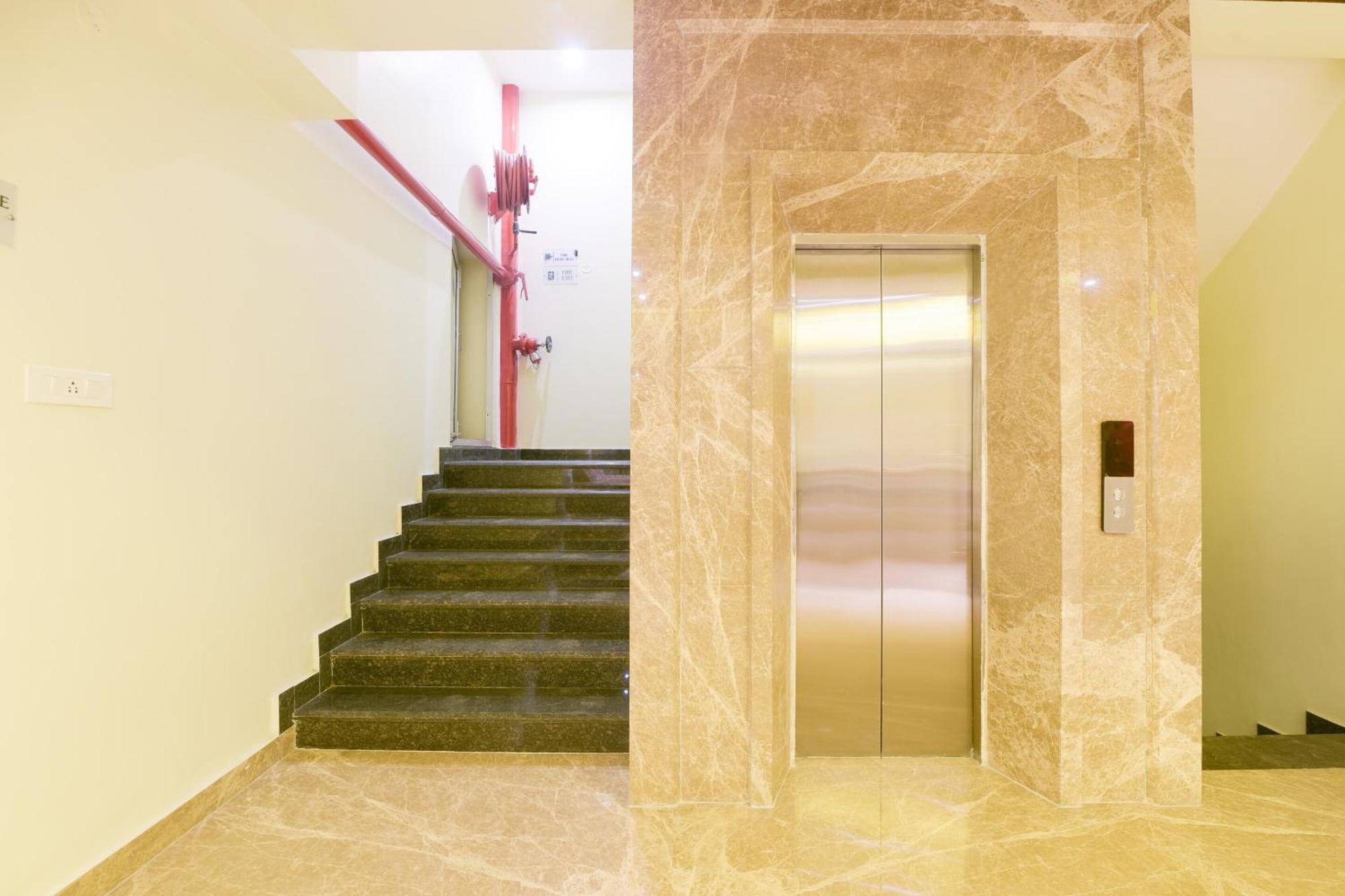 Hotel Super Collection O Starlight Kanpur Zewnętrze zdjęcie